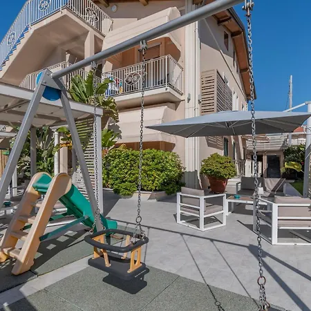 Stella 4* Marina di Massa