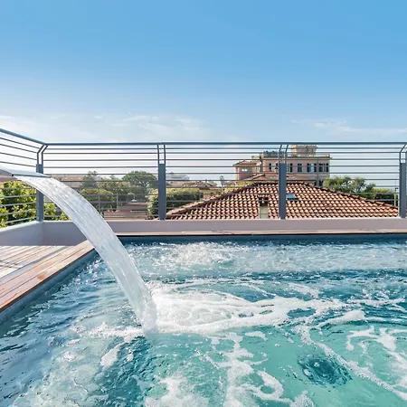 Stella 4* Marina di Massa